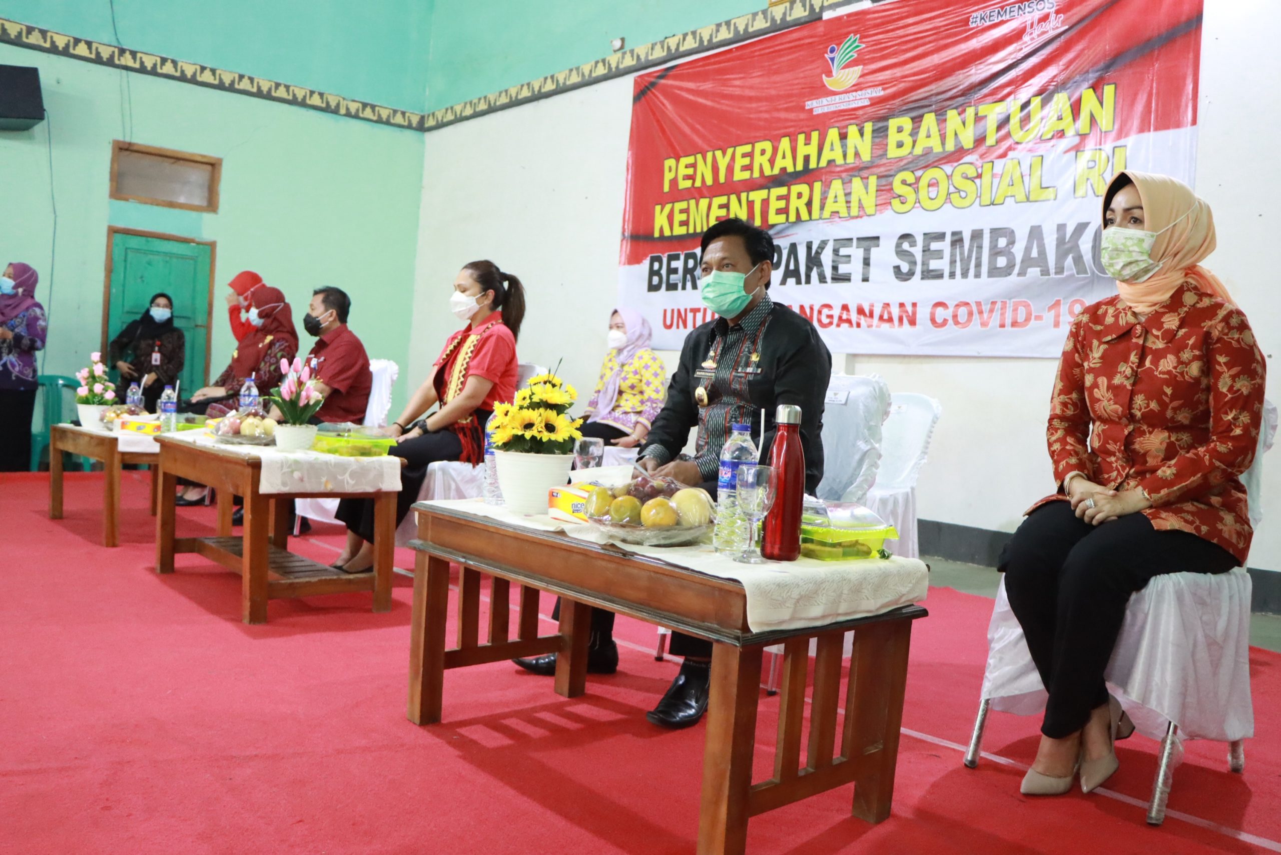 Penasihat Dharma Wanita Persatuan Kementerian Sosial, Grace Batubara Berikan Bantuan Sembako Untuk Masyarakat Lampung Selatan