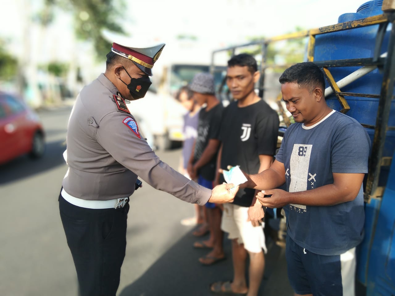 Gelar Operasi Protokol Kesehatan Dan Ketertiban Lalu Lintas, Sat Lantas Polres Lampung Barat Memberikan Teguran Kepada 14 Pengendara