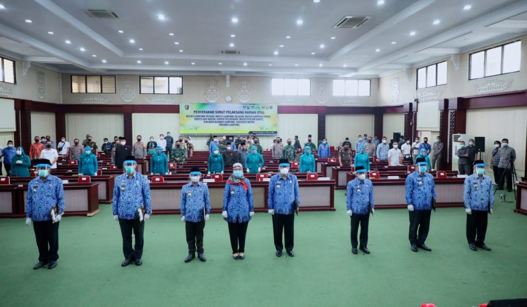 Wakil Gubernur Chusnunia Serahkan Surat Pelaksana Harian (Plh) Kepada 8 Sekda Kabupaten/Kota