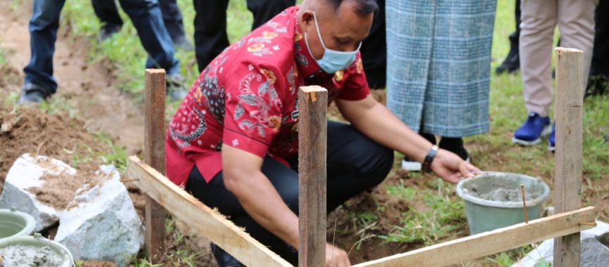 Tonggak Sejarah, Bupati Nanang Letakkan Batu Pertama Dimulainya Pembangunan Kantor Desa Sabah Balau