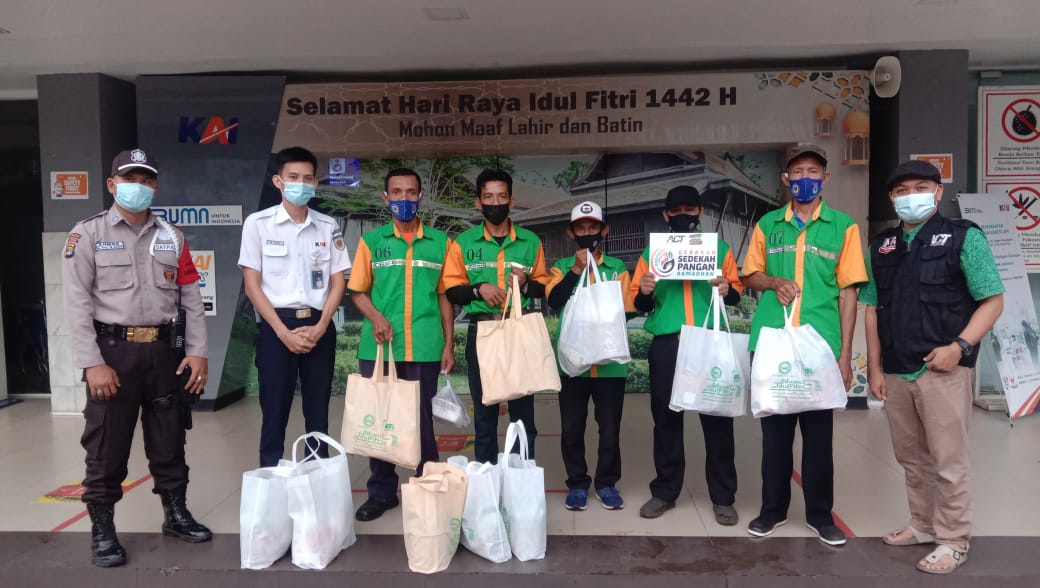 ACT bersama Majelis Taklim Al Ikhlas Babussalam dan UBL berkolaborasi dalam gerakan sedekah pangan ramadhan