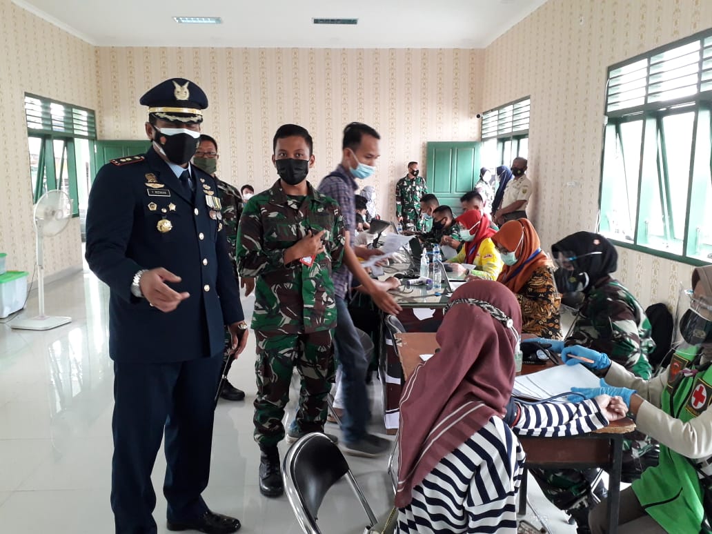 Danlanud Pangeran M. Bun Yamin Bersama Forkopimda Meninjau Vaksinasi Massal Di Kota Bandar Lampung.