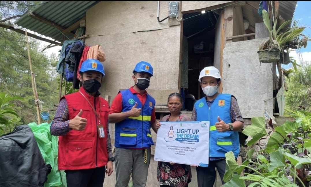 Donasi Pegawai PLN Wujudkan Mimpi 1.629 Keluarga Dapatkan Listrik