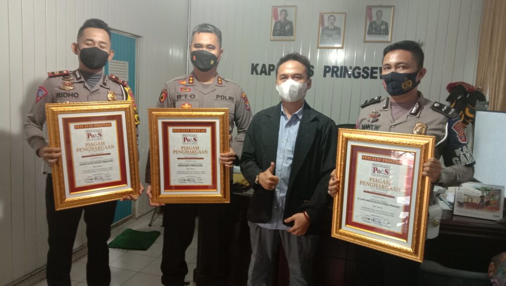 Kapolres dan Kasatlantas Polres Pringsewu Diganjar Penghargaan oleh PPPS, Ini Sebabnya