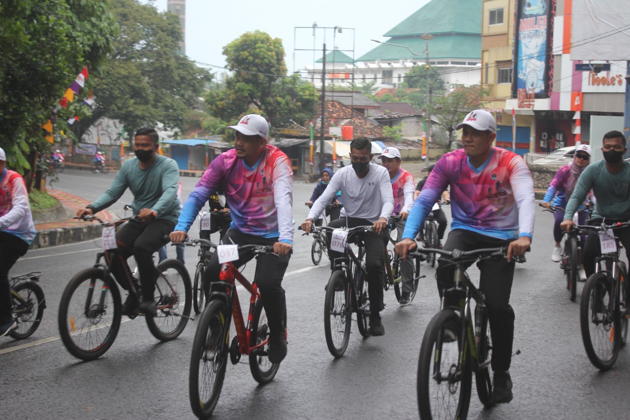 Dandim 0410/KBL Kolonel Inf Faisol Izuddin Ikuti Gowes APEKSI Ke-22 Bersama 58 Walikota Se-Indonesia