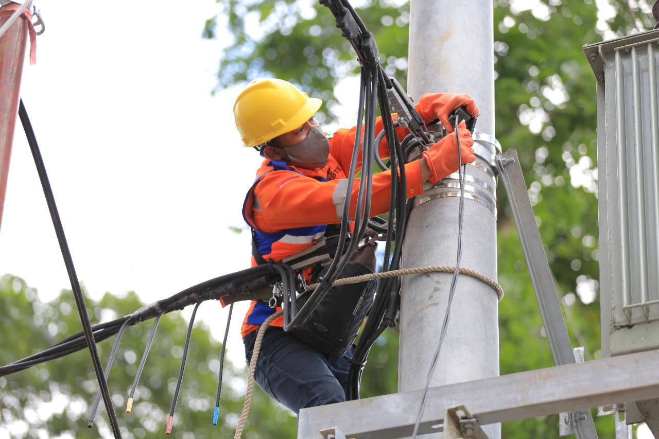 Transformasi layanan melalui PLN Mobile dan Yantek Optimization tidak hanya meningkatkan reputasi perusahaan, tetapi juga mendorong peningkatan kinerja PLN