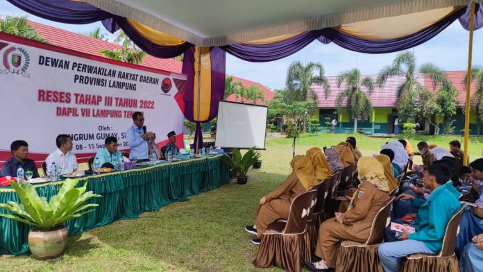 Ketua DPRD Lampung menggelar Reses di SMA N 1 Way Pengubuan