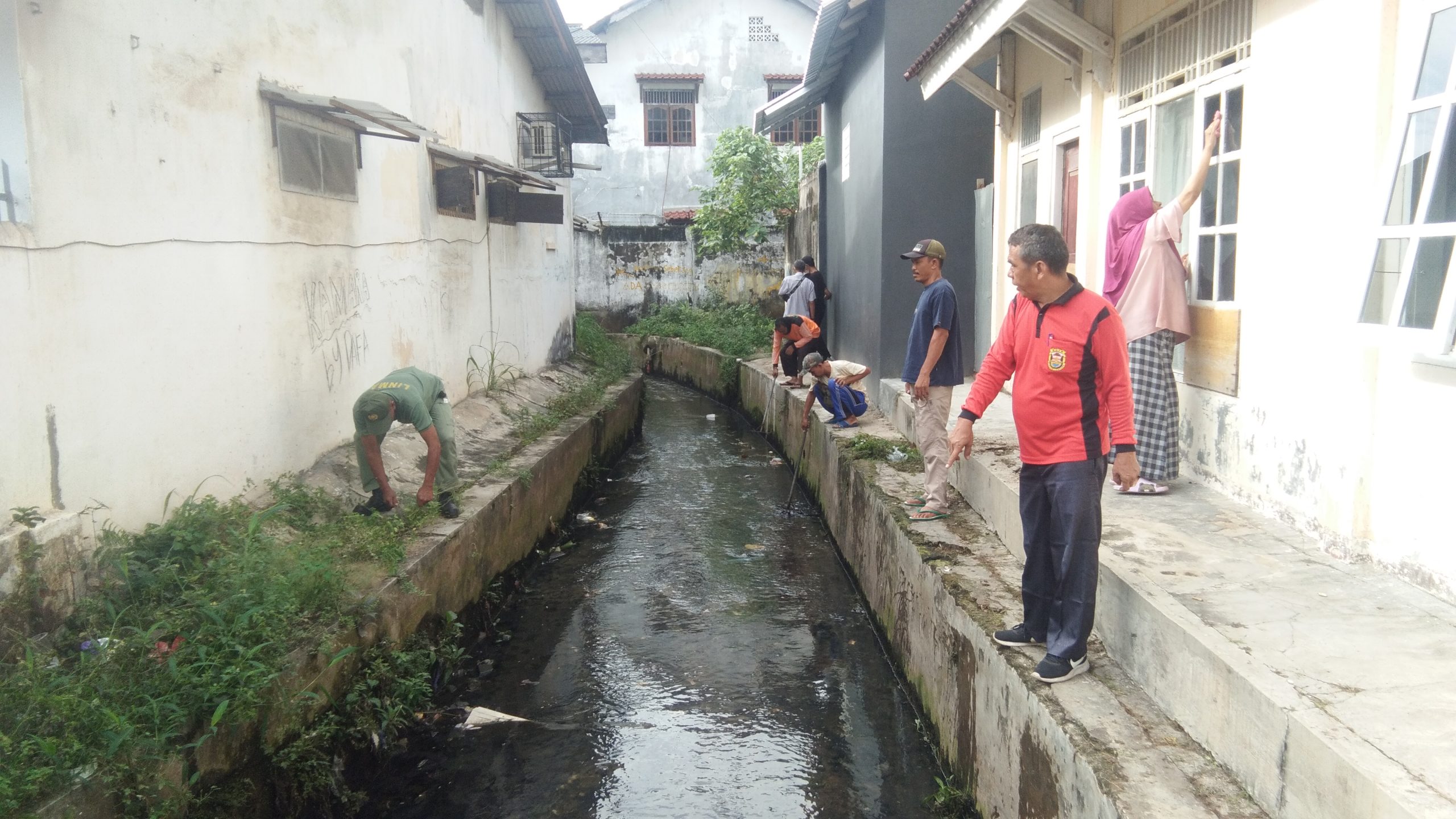 Kelurahan Pesawahan Gebrak Bersih Sungai dan Selokan