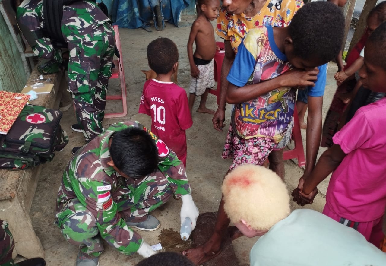 Gencarkan Layanan Kesehatan Warga Di Papua, Satgas Yonif 143/TWEJ Mendapat Apresiasi Dari Tokoh Adat