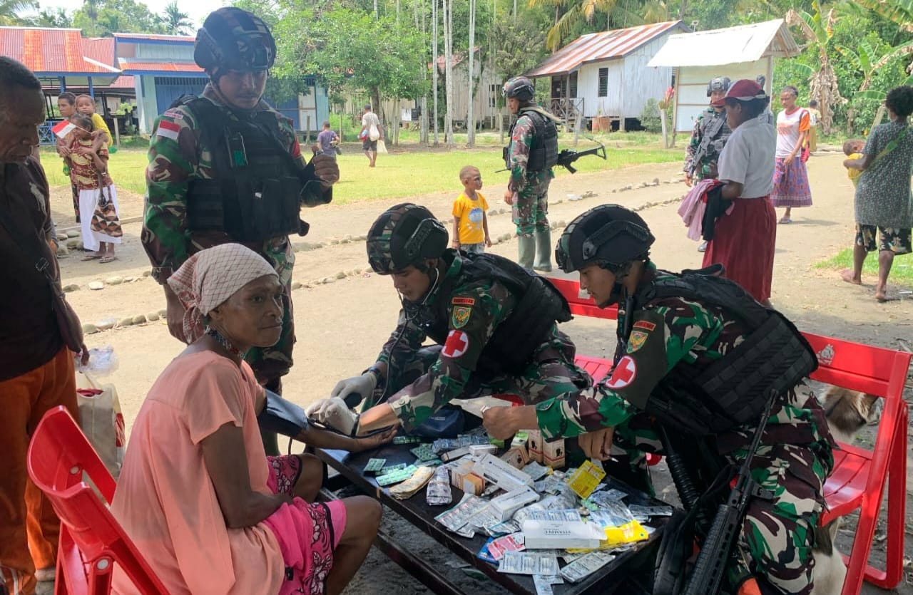 Kolaborasi Satgas Yonif 143/TWEJ Dan Damai Cartenz Lakukan Ini