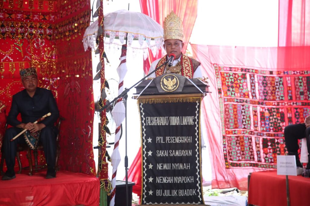 Bupati Lampung Selatan H. Nanang Ermanto Sandang Adok Kehormatan Marga Katibung Pengiran Nata Marga