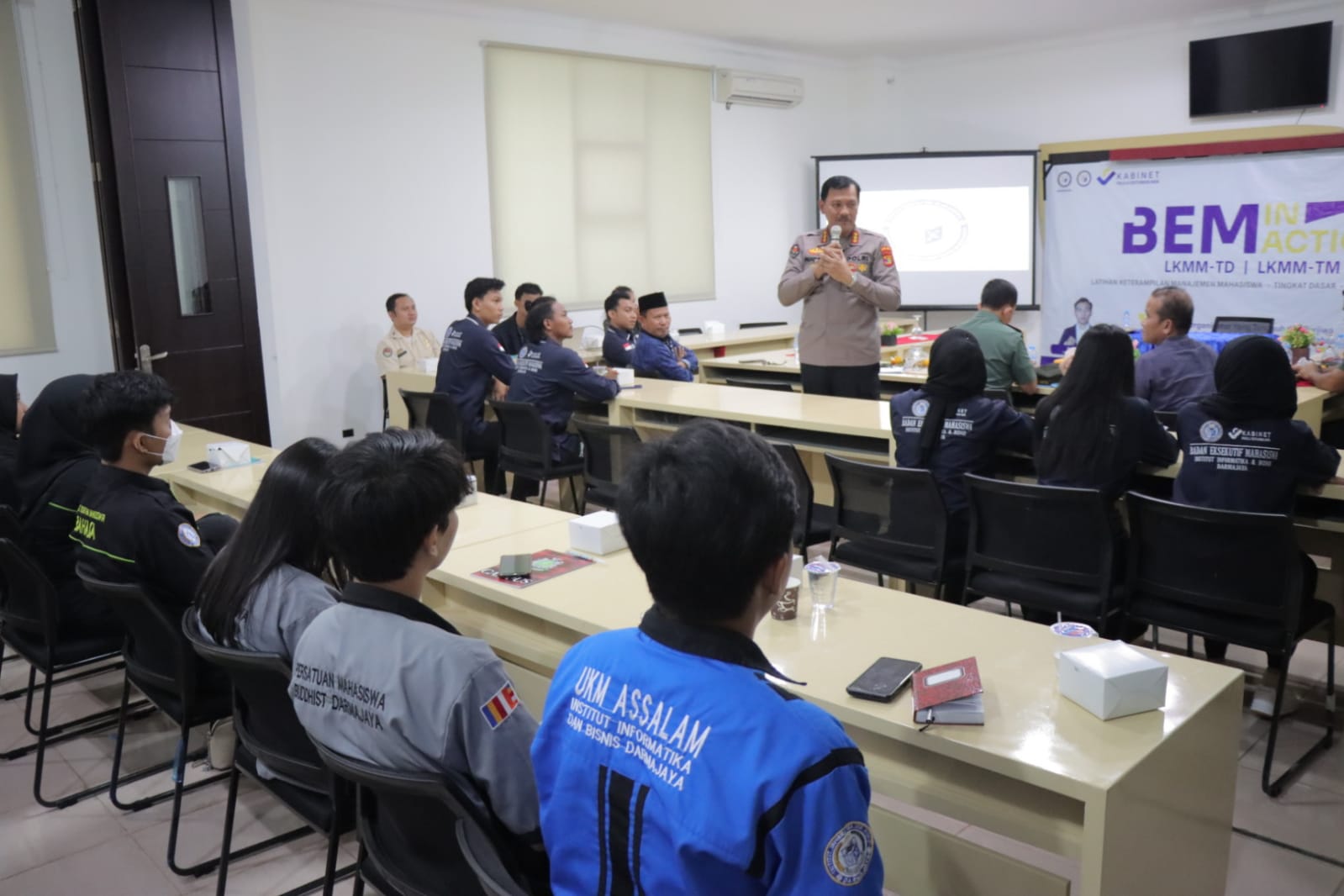 Jadi pemateri  latihan keterampilan menajemen mahasiswa tingkat dasar oleh BEM IIB Darmajaya, ini yang disampaikan Kabid Humas Polda Lampung