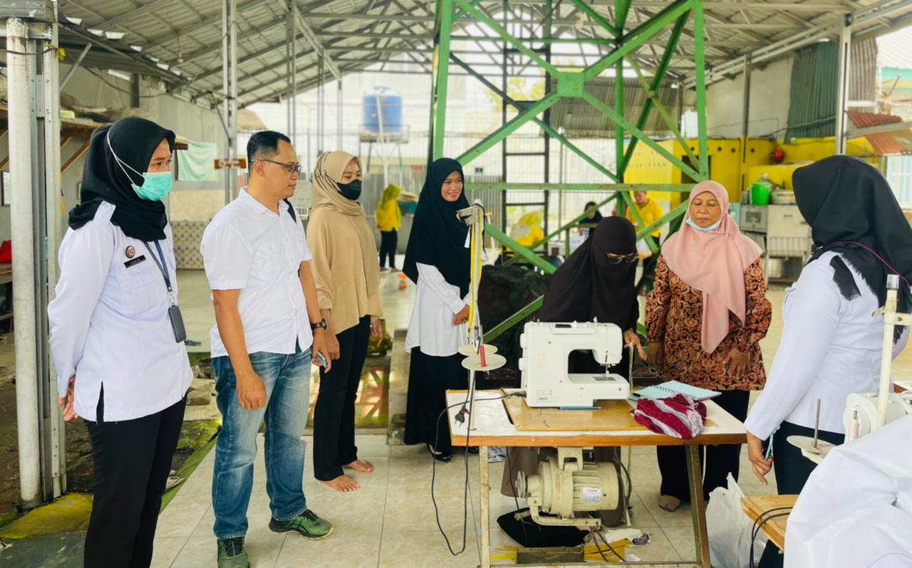 Lembaga Pemasyarakatan Perempuan Kelas IIA Bandar Lampung Lakukan Kegiatan Pembinaan Keterampilan Menjahit