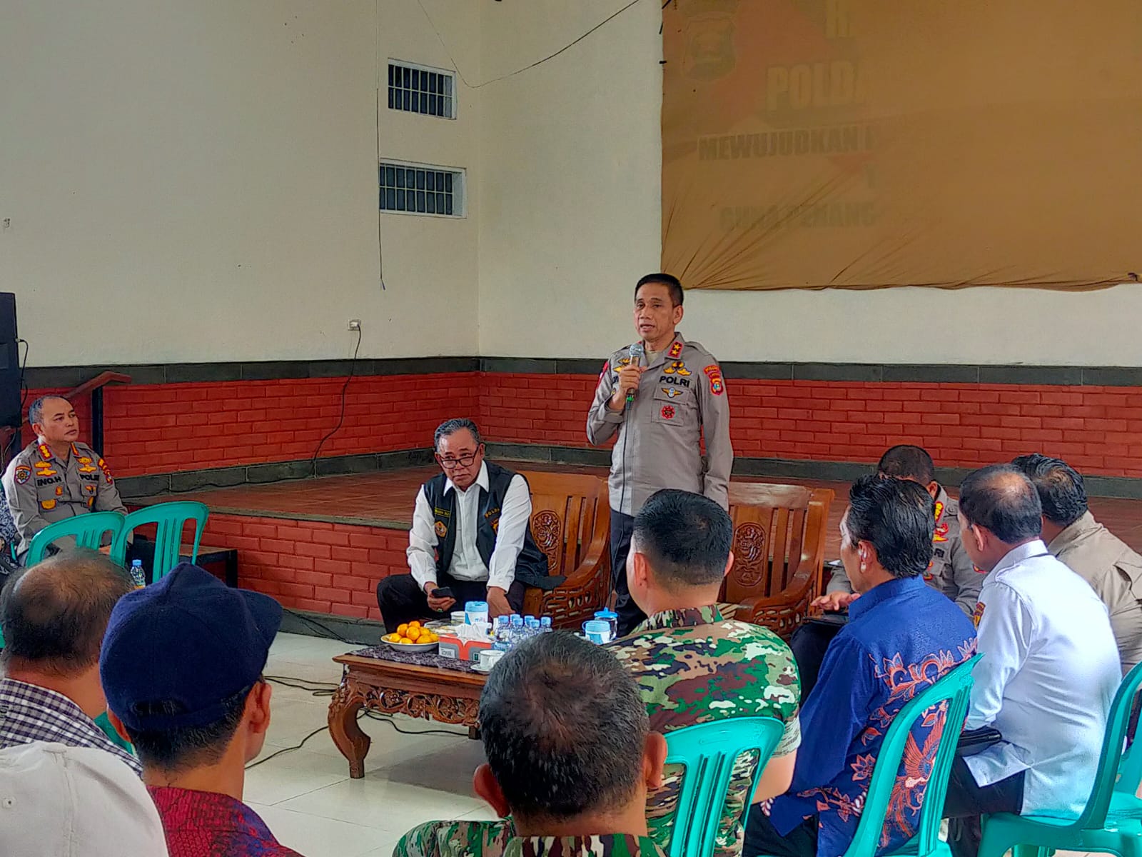 Hadiri Jumat curhat di Kedaton, Kapolda Lampung ajak masyarakat selesaikan masalah secara bersama-sama