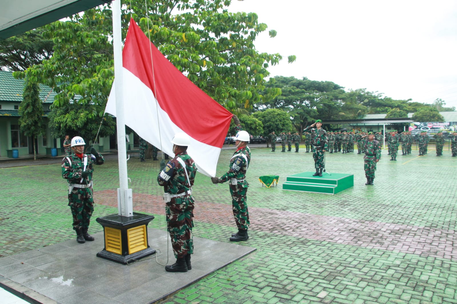 Kodim 0426 Tulang Bawang melaksanakan upacara bulanan yang di gelar di Lapangan Pamungkas Makodim