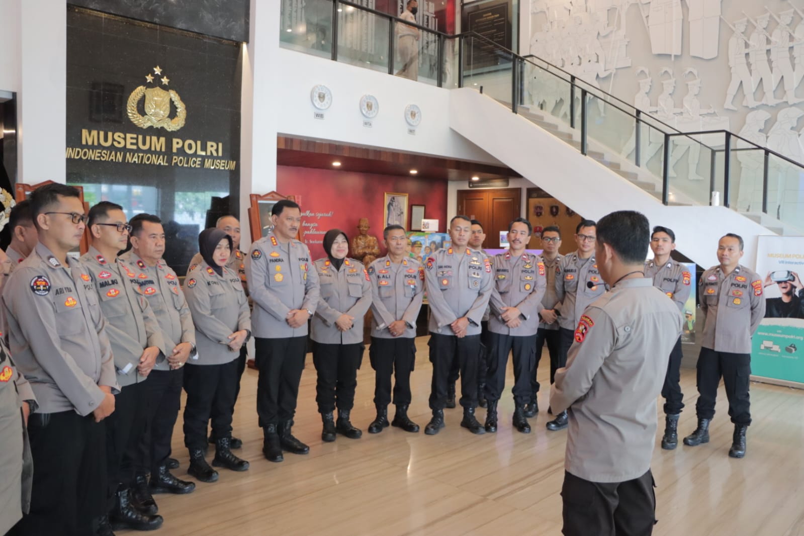 Kabid Humas Polda Lampung Bersama Kasi Humas Polres/ta Jajaran Polda Lampung Kunjungi Museum Polri