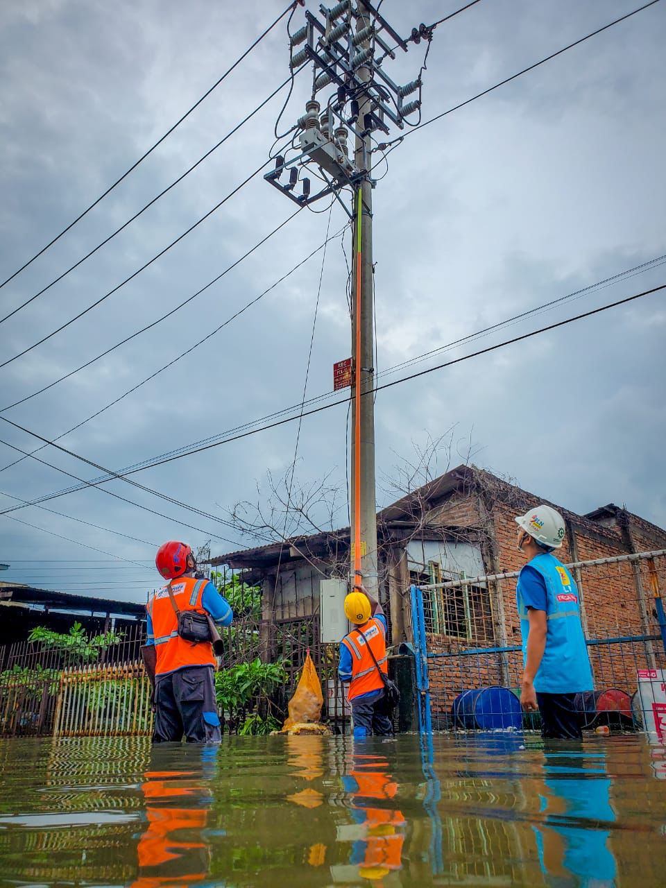 Hadapi Cuaca Ekstrem, Begini Kiat PLN Untuk Keamanan Penggunaan Listrik