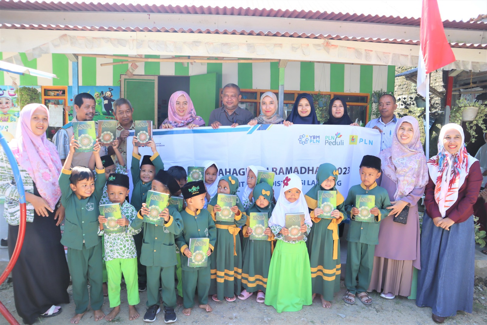 Kolaborasi PLN Peduli dan YBM Tingkatkan Fasilitas Pendidikan Lewat Berbagi Keberkahan Ramadhan