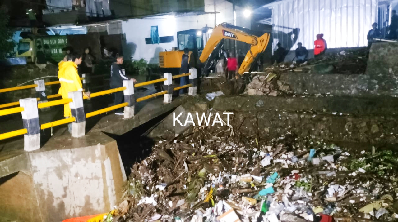 Peduli Warganya, Walikota Bandar Lampung Langsung Tinjau Lokasi Banjir Setiba Dari Jakarta