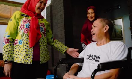 Walikota Bandar Lampung Beri Bantuan Ke Penyandang Disabilitas