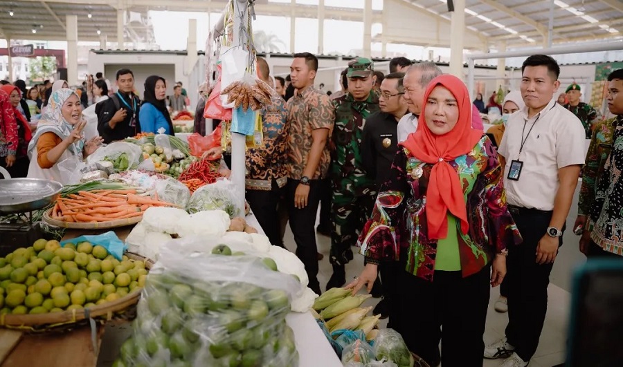 Walikota Eva Dwiana Resmikan Pasar Raya Lebak Budi