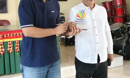 Kepala Sekolah SMPN 5 Bandar Lampung Ibu Hj. Marlena, M. Pd Mengukuhkan Ketua Umum dan Pengurus IKBA-SP45TA